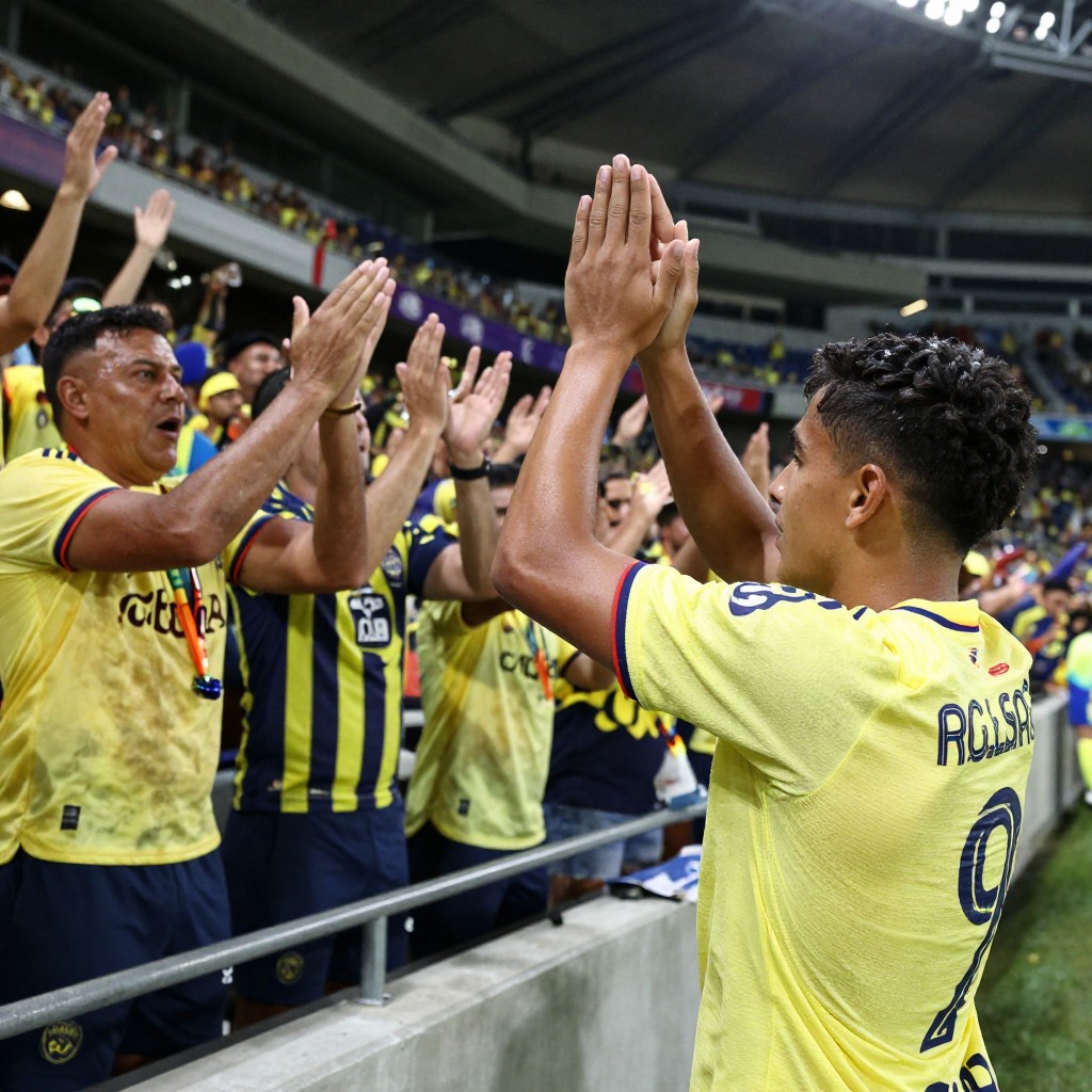 Gilberto mora recibe una ovación en el estadio azteca durante el américa-xolos